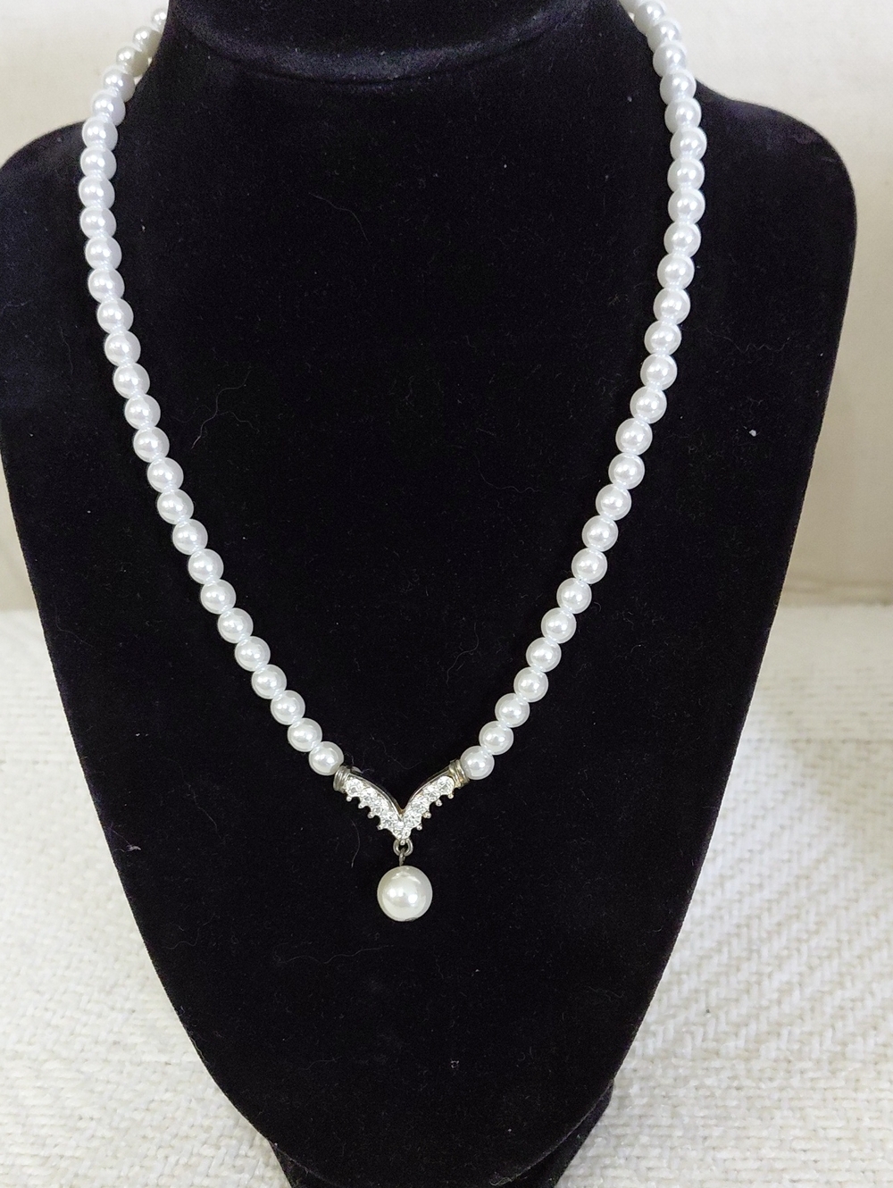 Elegant White Pearl Necklace with Droplet Pendant